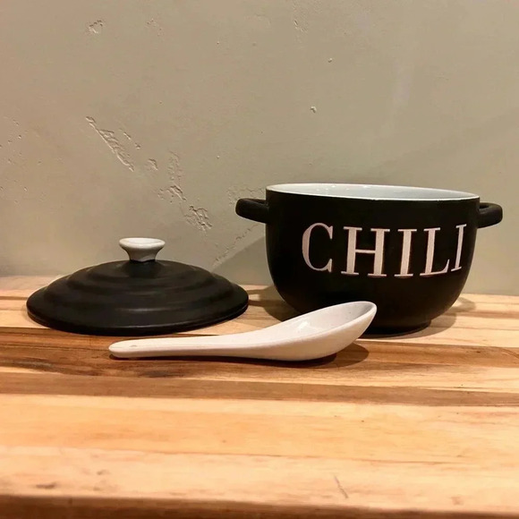 Ceramic Chili Pot with Lid and Spoon. Black and White. Holds 24 oz. Brand New!! - Picture 7 of 9